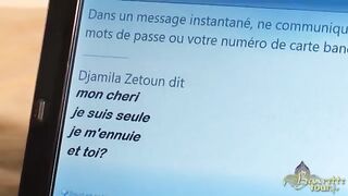 Fullos fiatal arab lány cidázza a brét