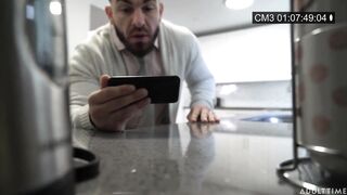 Az óriás tőgyes bejárónő megdugva