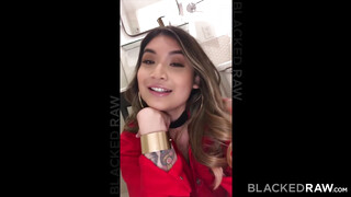 Brenna Sparks és a barna bré