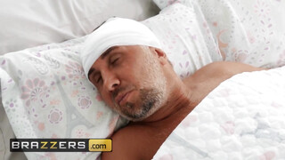Brazzers - Brooklyn Gray szőrös pinája megrakva