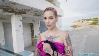 Public Agent - Silvia Ruby a tetovált tini