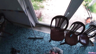 Tetovált orosz tini bige a medencénél baszik