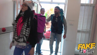 Fake Hostel - Brazil spiné a pasija előtt kúr