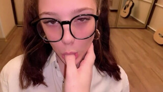 18 éves sulis hölgyemény és a hatalmas káró
