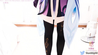 Cosplay-es bige lábbal dug és aztán őt dugják
