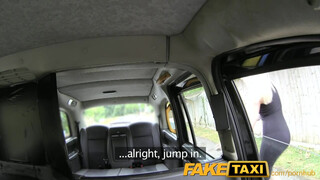 FakeTaxi - isteni testű világos szőke picsa szeret baszni