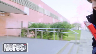 Mofos - Rebecca Volpetti a szabadban dug