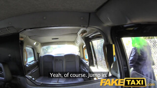Fake Taxi zöld hajú lány popsikája kúrható
