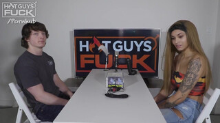 Latina tini kisasszony és a sportos manus - Hot Guys Fuck