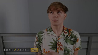 Brazzers - Skylar Snow a irodában kúr