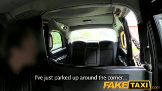 FakeTaxi - Skyler Mckay a taxissal közösül