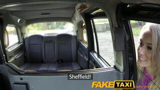 FakeTaxi - vékony hölgyemény gyönyörű csizmában