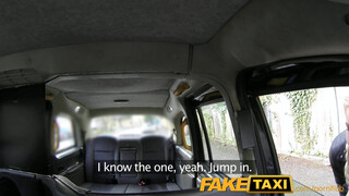 FakeTaxi - Világos Szőke picsa baszható a hátsó ülésen