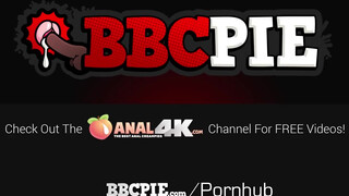 BBCPIE - Chloe Temple beleül a hatalmas dákóba