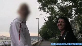 PublicAgent - Vivien Bell a bombázó kreol hölgyemény