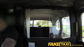 FakeTaxi - ártatlan kicsike tini nőci és a vastag himbilimbi