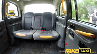 Fake Taxi - Csöcsös kiscsaj kúr a hátsó ülésen