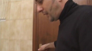 Olasz házastárs a fürdőben közösül