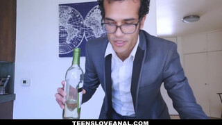 Teens Love anal - bombázó kisasszony felkínálja a picsáját