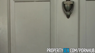 PropertySex - bombázó világos szőke ingatlanos bige