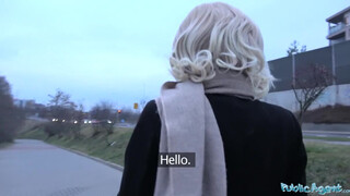 Public Agent - világos szőke csoki lány és a vastag fallosz