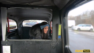 Fake Taxi - Capri Lmonde a fullos barna lány