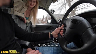 Fake Taxi - Csöcsös amcsi tini nőci lovagol pornóvideó
