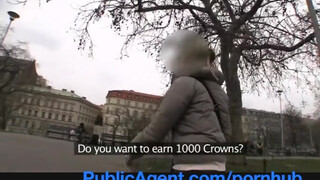 PublicAgent Hajléktalan kiscsaj nem tud a hotelben fizetni