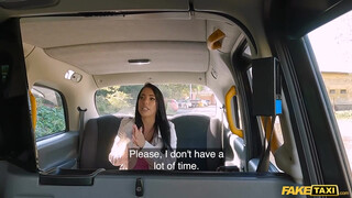 Fake Taxi - Megan Fiore a szexi méretes csöcsű kiscsaj