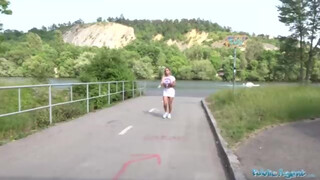 Public Agent - Méretes csöcsű formás seggű csajszi