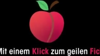 Amatőr tetovált hatalmas didkós tini kiscsaj