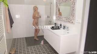 Nathaly Cherie picsája és seggluka is megbaszva