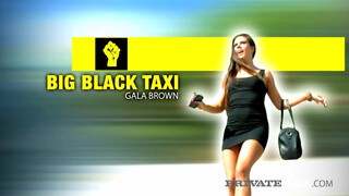 Gala Brown a taxiban kúrel
