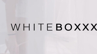 WHITEBOXXX - Liya Silver a izgató csöcsös kisasszony