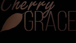 Cherry Grace a méretes mellű amatőr hölgyemény