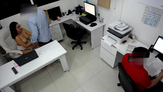 martinasmith az irodában kúr