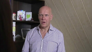 Aranyos ázsiai diáklány jeles osztályzatot kap vén tanár dugásért és geci lenyelésért