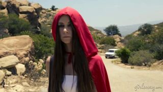 A pici vörös újra másképp: forró leszbi hármas