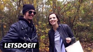 Hatalmas tőgyes néger hajú német bige felvétel a méretes kombiban vad baszásra