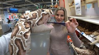 Letty black vadul kúr a nyilvános helyen monster pub 2-vel